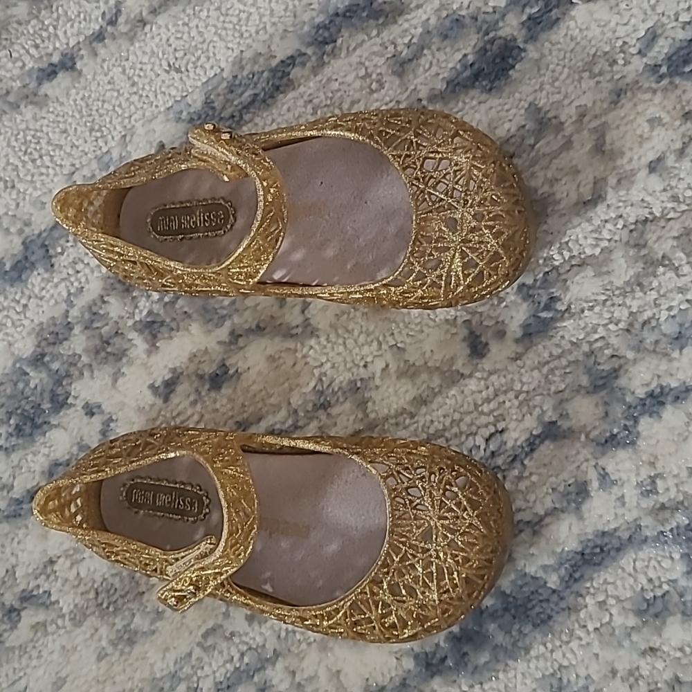 Mini Melissa toddler size 7